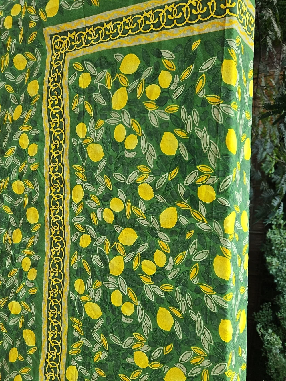 NEW Food Network Yellow Lemon Print on Green Tablecloth with Decorative Border